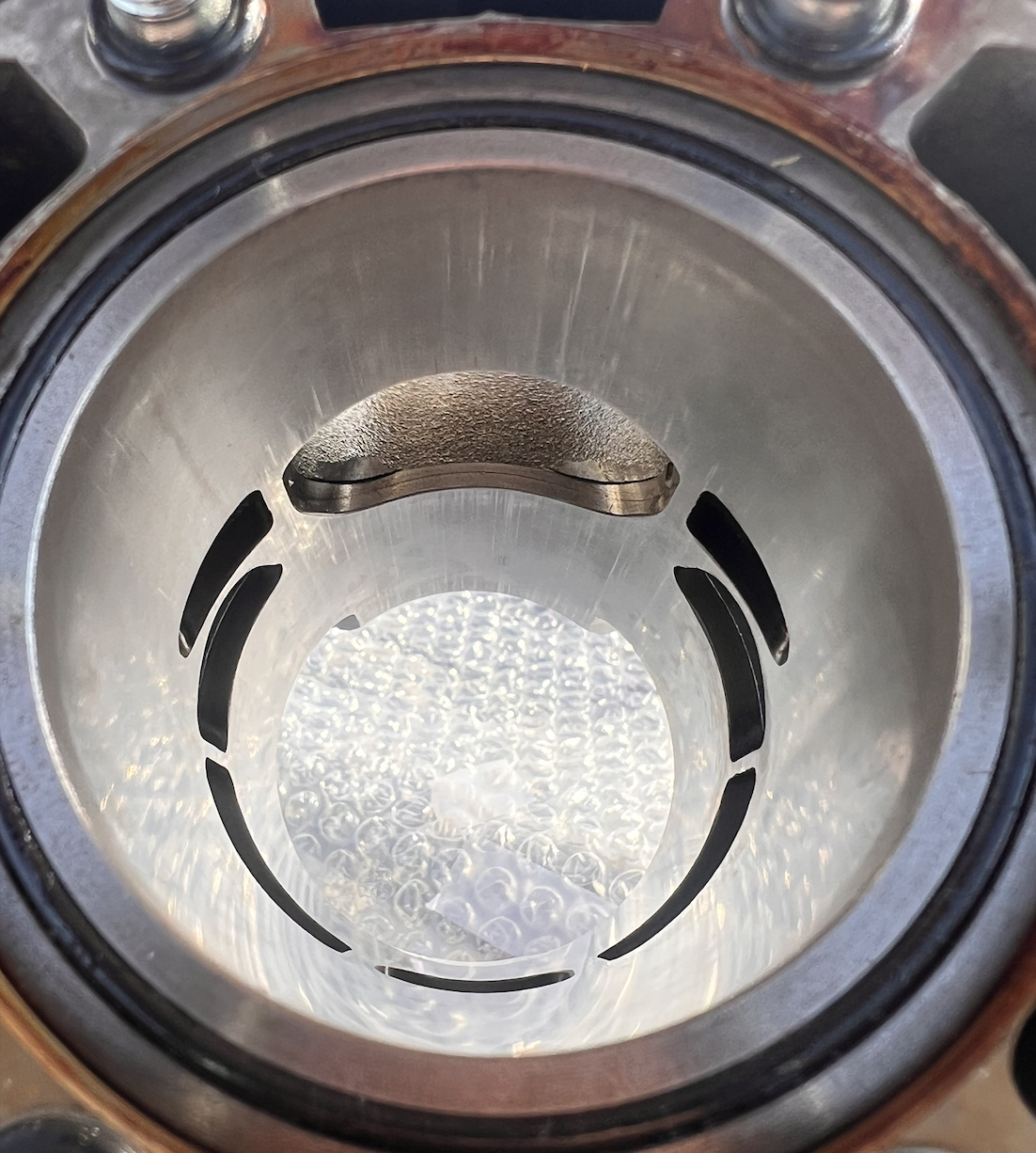 Vortex ROK GP cylinder bore and port layout viewed from above.